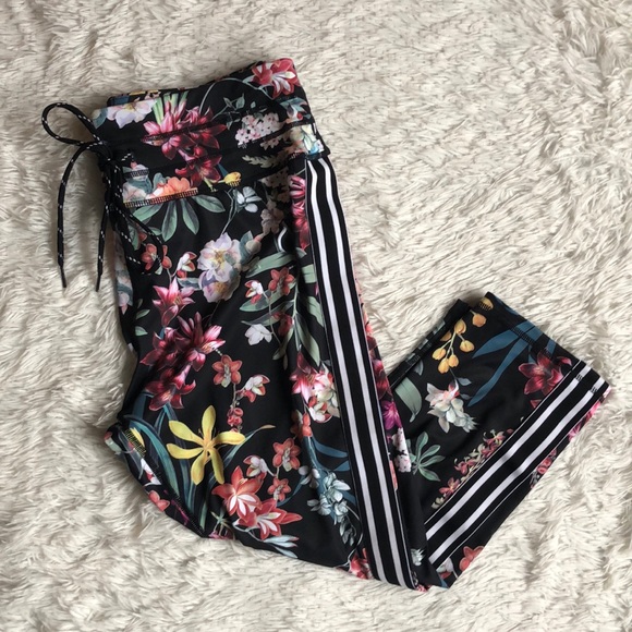 C&C California Pants - C&C California Floral Side Strip Capri Leggings